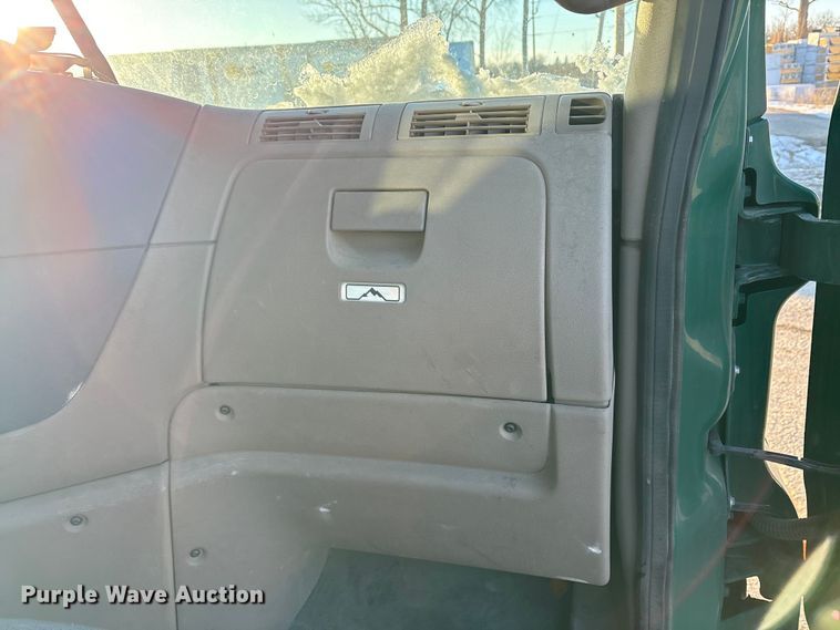 image for item FG1143 2017 Freightliner Cascadia 125 semi truck