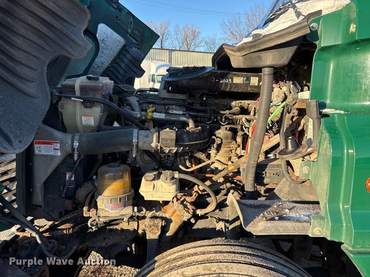 image for item FG1143 2017 Freightliner Cascadia 125 semi truck