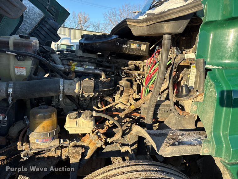 image for item FG1143 2017 Freightliner Cascadia 125 semi truck