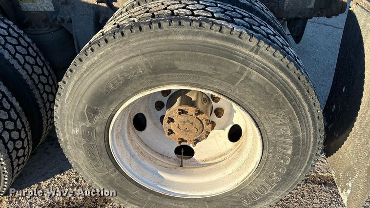 image for item FG1143 2017 Freightliner Cascadia 125 semi truck