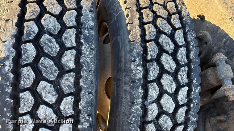 image for item FG1143 2017 Freightliner Cascadia 125 semi truck