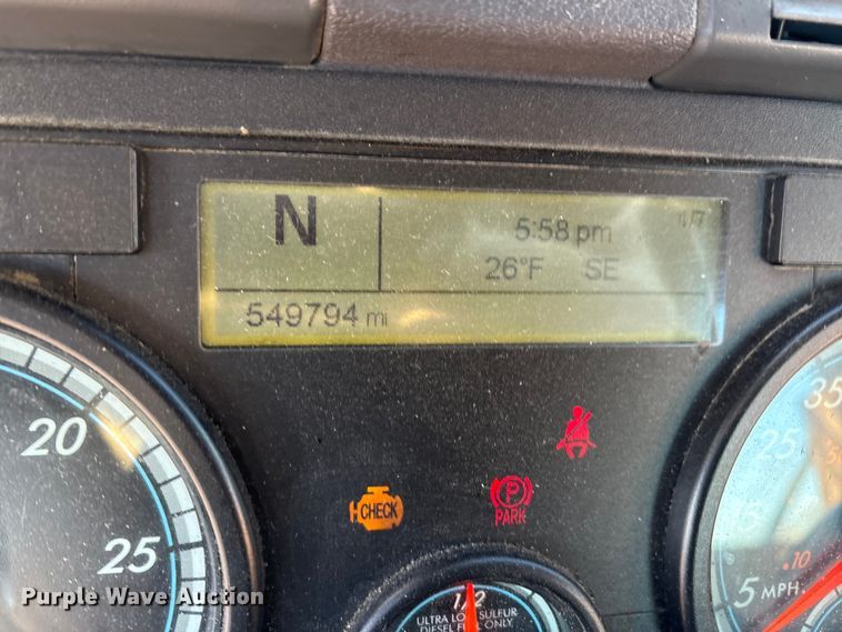 image for item FG1143 2017 Freightliner Cascadia 125 semi truck