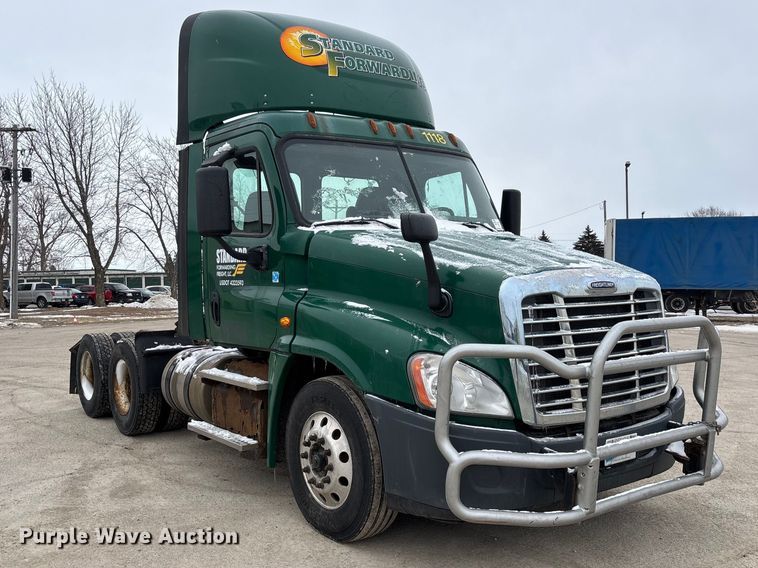 image for item FG1145 2017 Freightliner Cascadia 125 semi truck