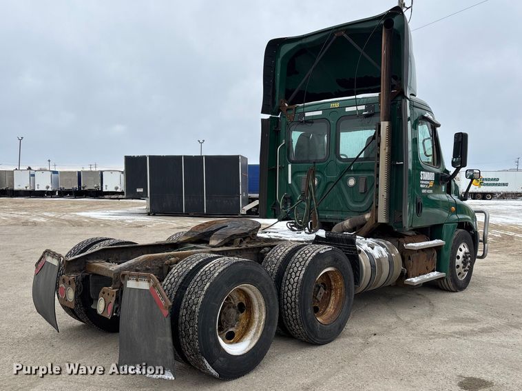 image for item FG1145 2017 Freightliner Cascadia 125 semi truck