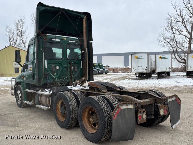 image for item FG1145 2017 Freightliner Cascadia 125 semi truck