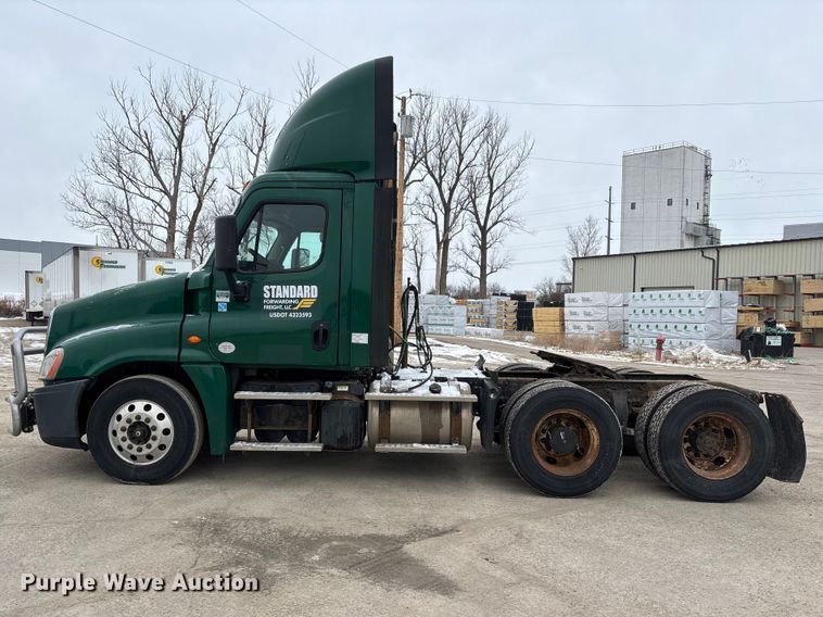 image for item FG1145 2017 Freightliner Cascadia 125 semi truck