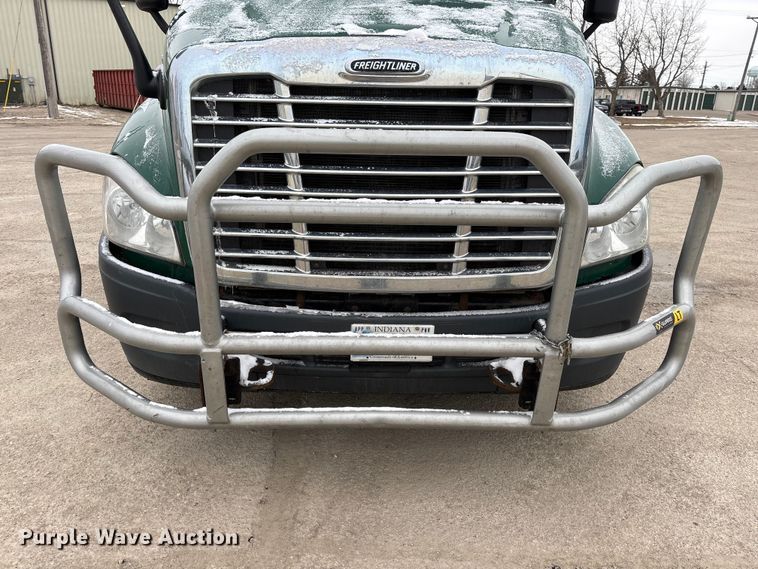 image for item FG1145 2017 Freightliner Cascadia 125 semi truck