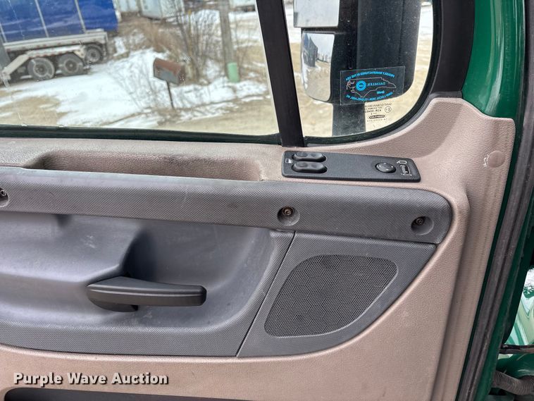 image for item FG1145 2017 Freightliner Cascadia 125 semi truck