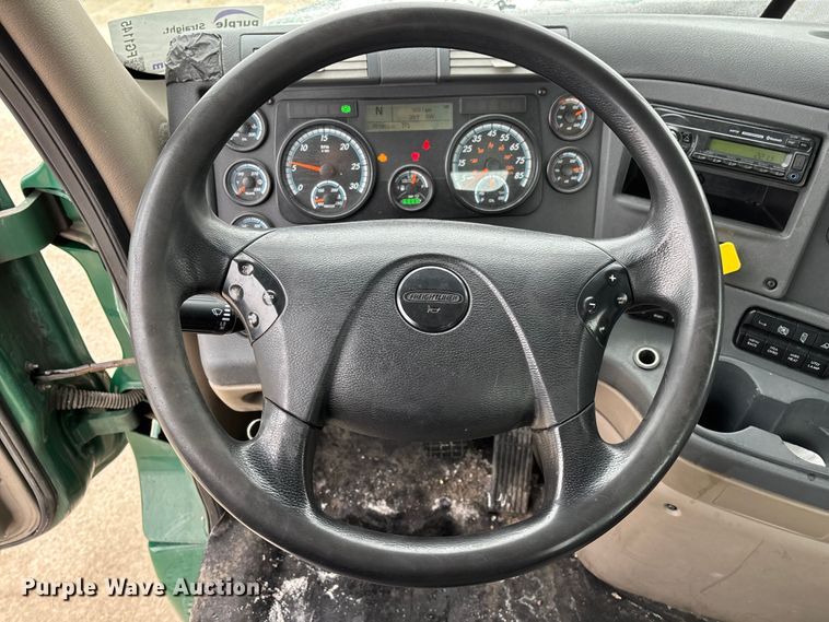 image for item FG1145 2017 Freightliner Cascadia 125 semi truck