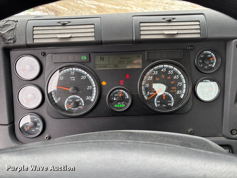 image for item FG1145 2017 Freightliner Cascadia 125 semi truck