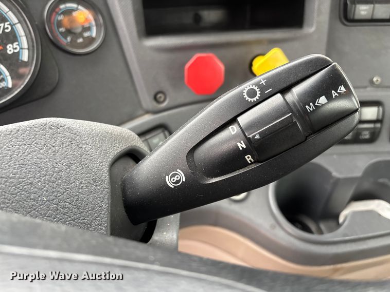 image for item FG1145 2017 Freightliner Cascadia 125 semi truck