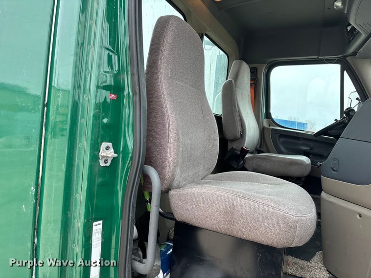 image for item FG1145 2017 Freightliner Cascadia 125 semi truck