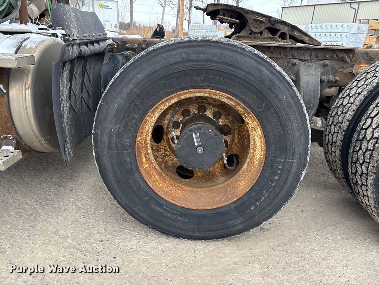 image for item FG1145 2017 Freightliner Cascadia 125 semi truck