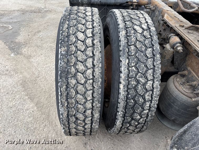 image for item FG1145 2017 Freightliner Cascadia 125 semi truck