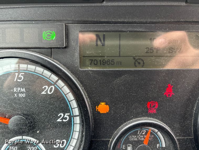 image for item FG1145 2017 Freightliner Cascadia 125 semi truck