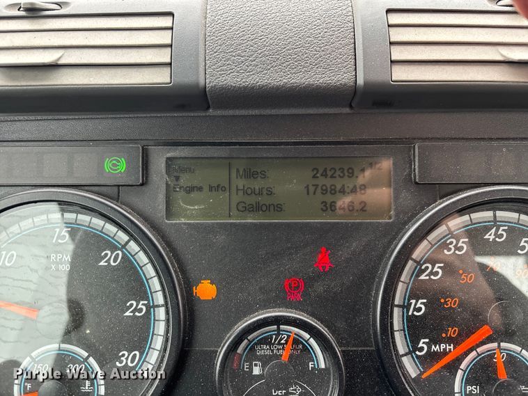 image for item FG1145 2017 Freightliner Cascadia 125 semi truck