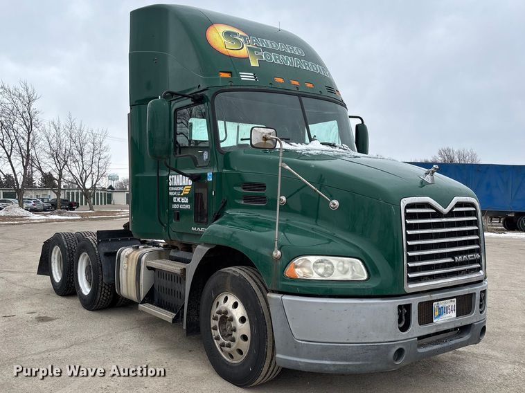 image for item FG1146 2016 Mack CXU613 semi truck