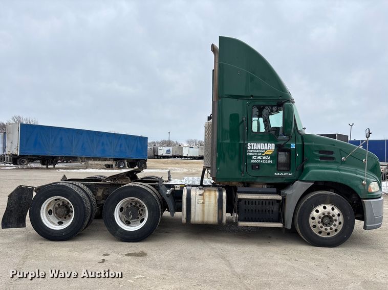 image for item FG1146 2016 Mack CXU613 semi truck