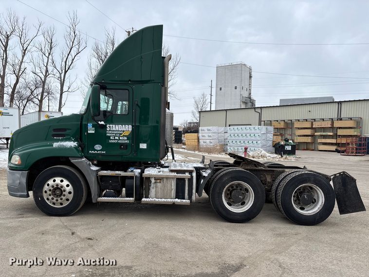 image for item FG1146 2016 Mack CXU613 semi truck