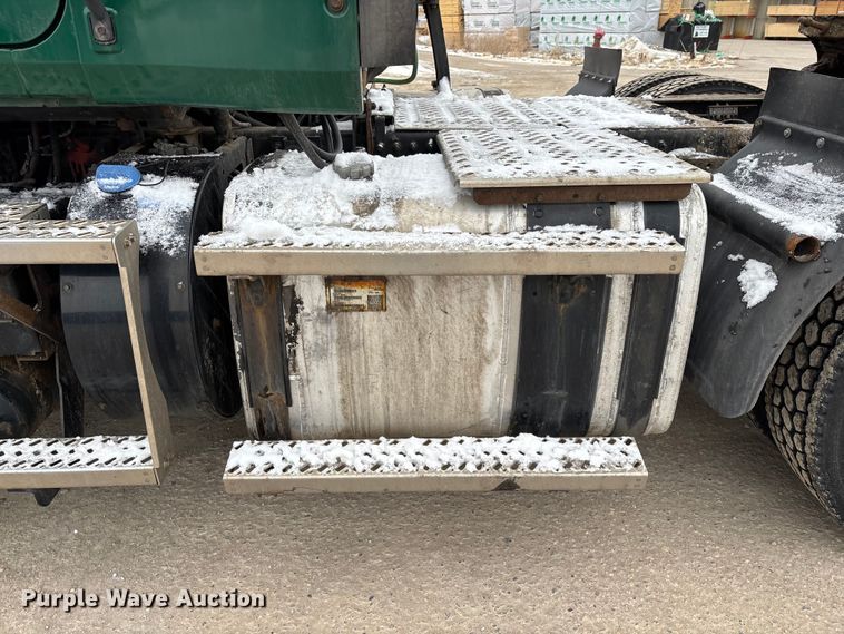 image for item FG1146 2016 Mack CXU613 semi truck