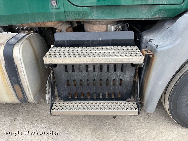 image for item FG1146 2016 Mack CXU613 semi truck