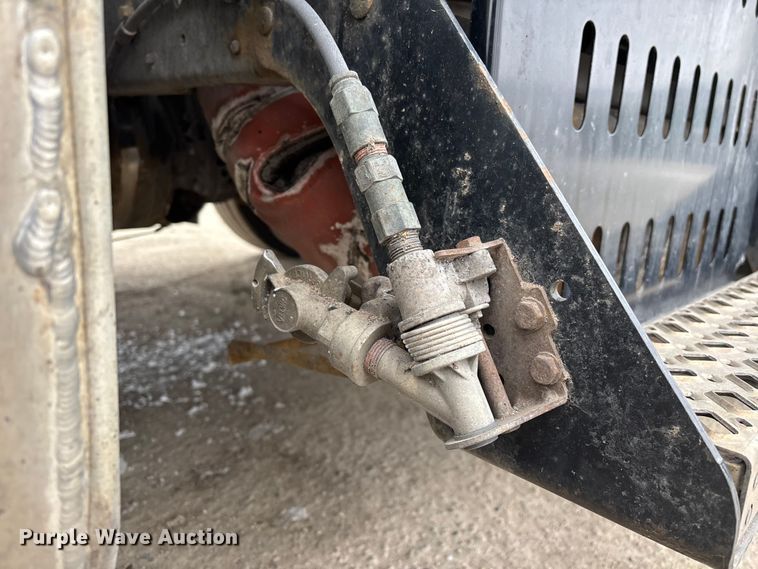 image for item FG1146 2016 Mack CXU613 semi truck