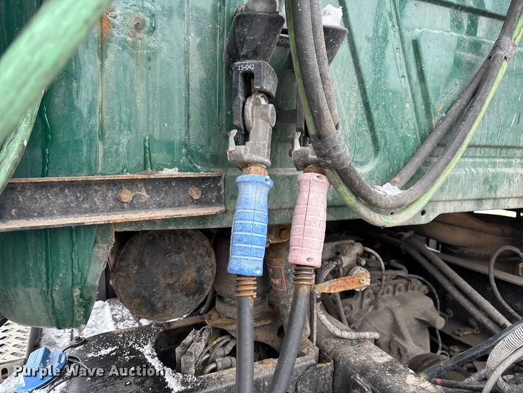 image for item FG1146 2016 Mack CXU613 semi truck