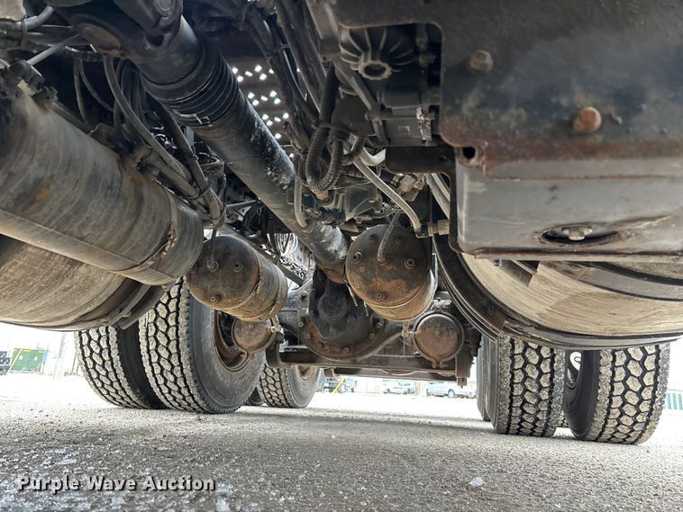 image for item FG1146 2016 Mack CXU613 semi truck