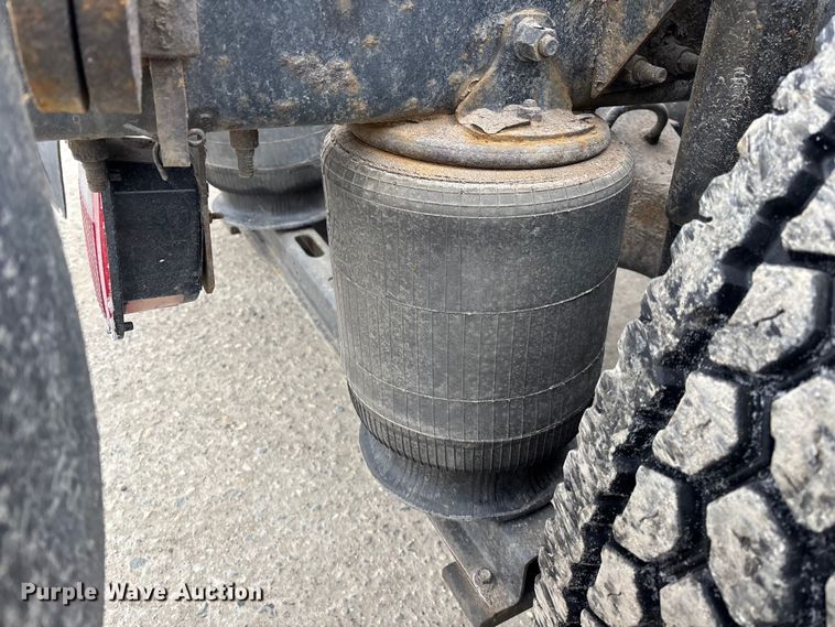 image for item FG1146 2016 Mack CXU613 semi truck