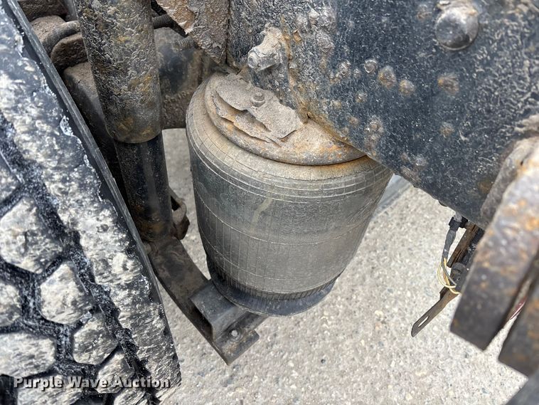 image for item FG1146 2016 Mack CXU613 semi truck