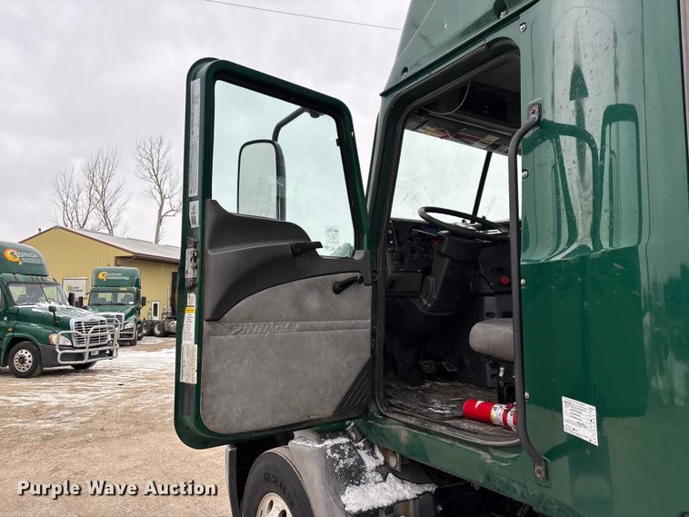 image for item FG1146 2016 Mack CXU613 semi truck