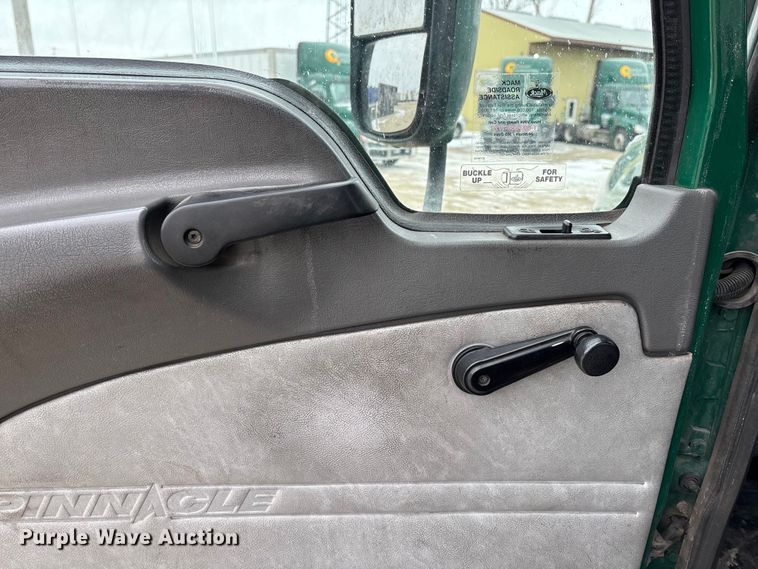 image for item FG1146 2016 Mack CXU613 semi truck