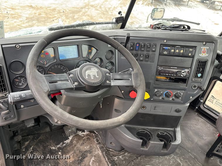 image for item FG1146 2016 Mack CXU613 semi truck