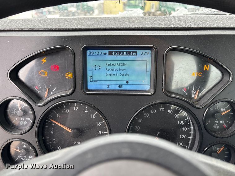 image for item FG1146 2016 Mack CXU613 semi truck