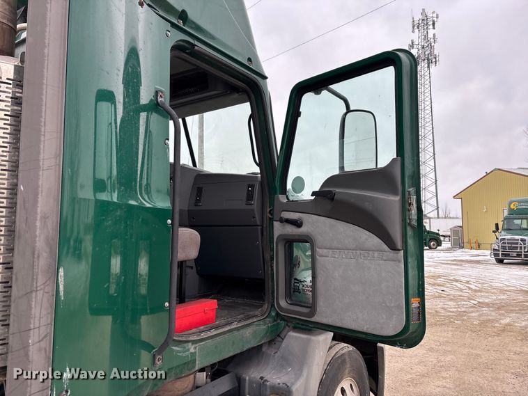 image for item FG1146 2016 Mack CXU613 semi truck