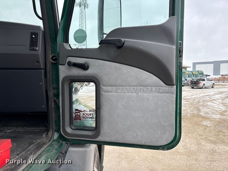 image for item FG1146 2016 Mack CXU613 semi truck