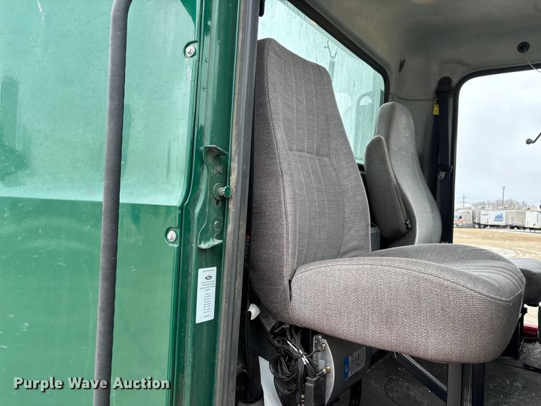 image for item FG1146 2016 Mack CXU613 semi truck