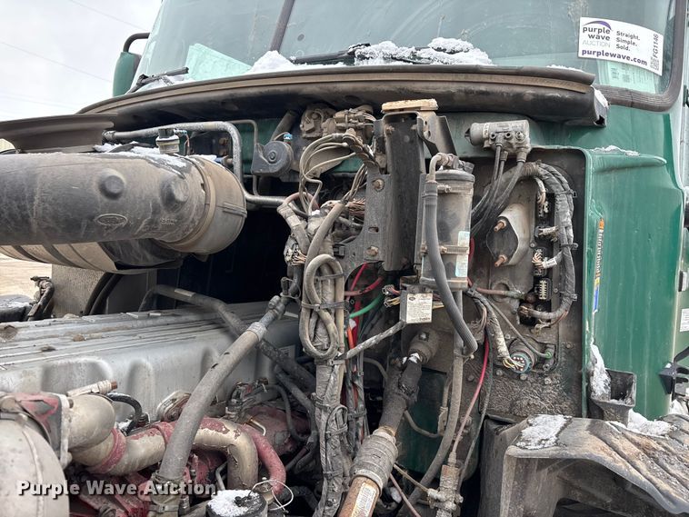 image for item FG1146 2016 Mack CXU613 semi truck