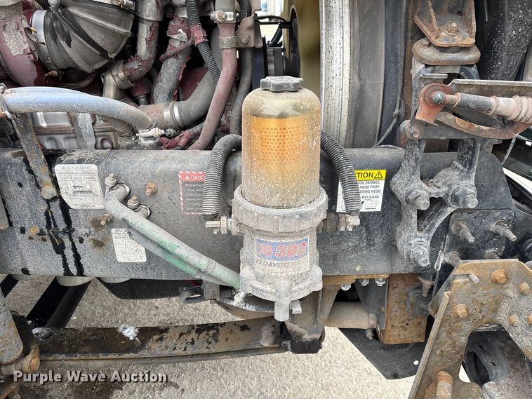 image for item FG1146 2016 Mack CXU613 semi truck