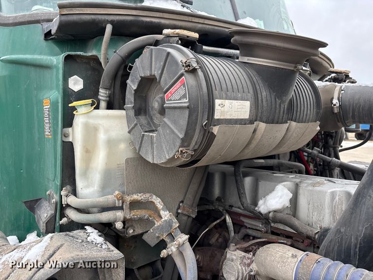 image for item FG1146 2016 Mack CXU613 semi truck