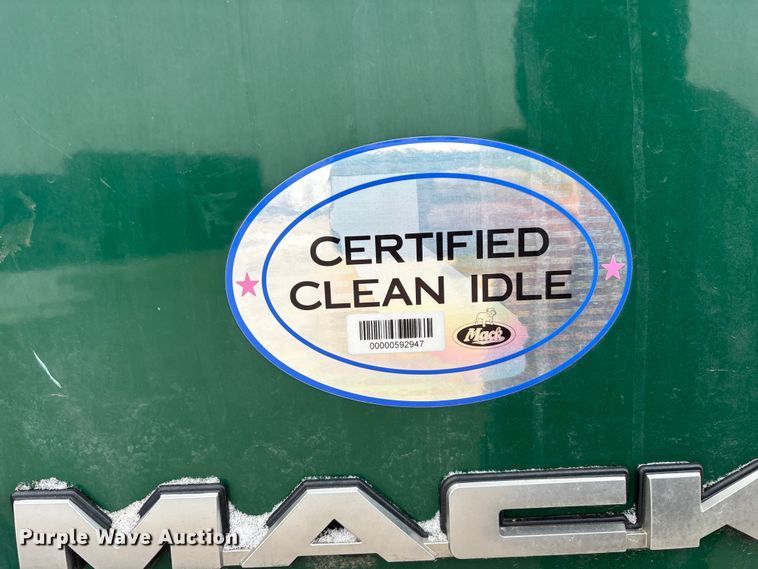 image for item FG1146 2016 Mack CXU613 semi truck