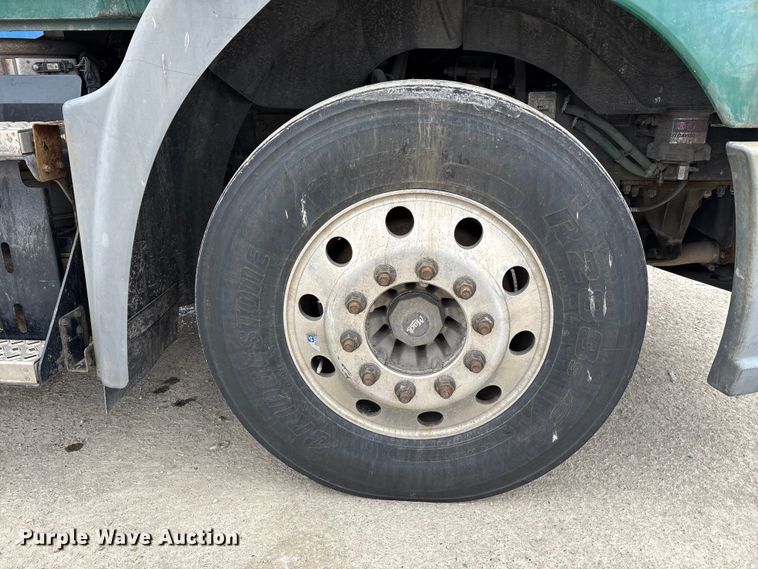 image for item FG1146 2016 Mack CXU613 semi truck