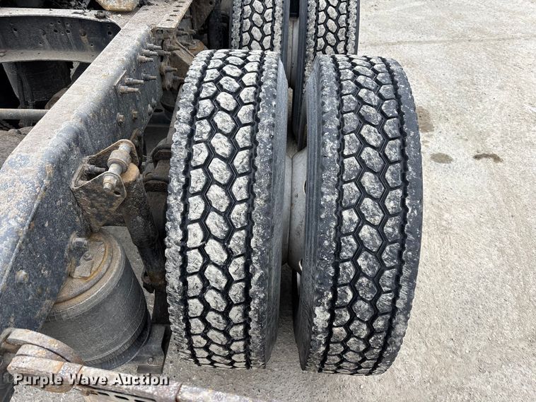 image for item FG1146 2016 Mack CXU613 semi truck