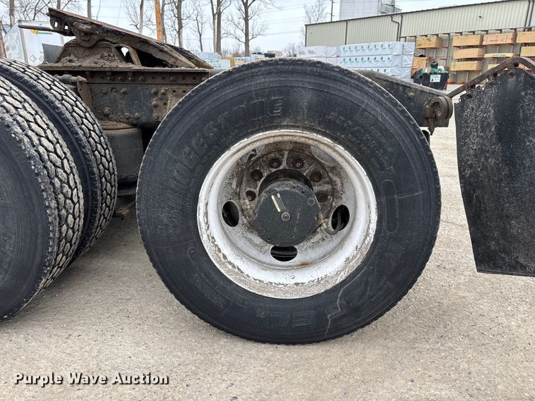 image for item FG1146 2016 Mack CXU613 semi truck