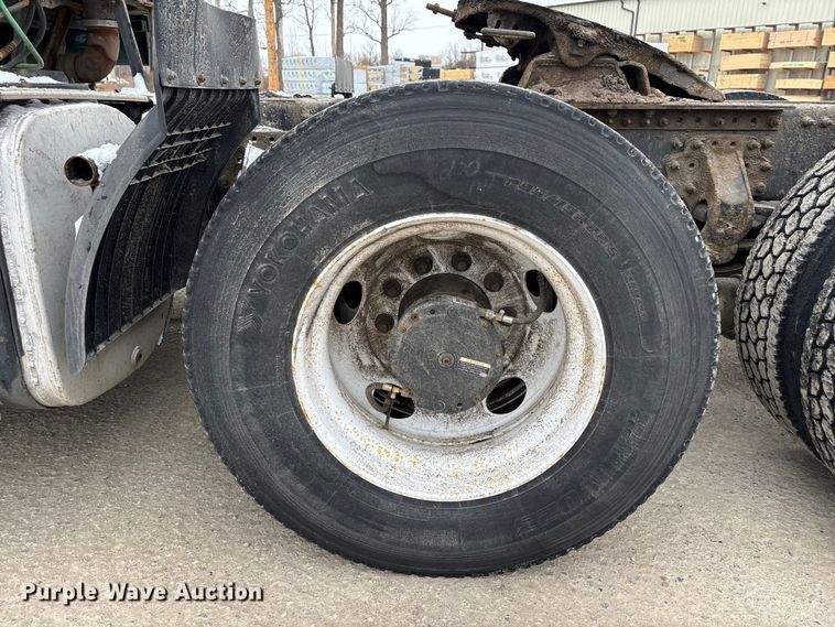 image for item FG1146 2016 Mack CXU613 semi truck