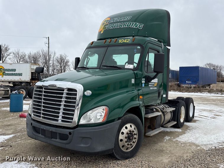 image for item FG1147 2017 Freightliner Cascadia 125 semi truck