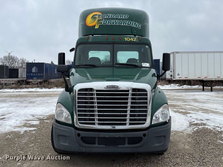 image for item FG1147 2017 Freightliner Cascadia 125 semi truck