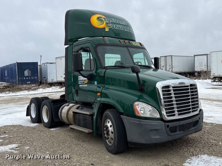 image for item FG1147 2017 Freightliner Cascadia 125 semi truck
