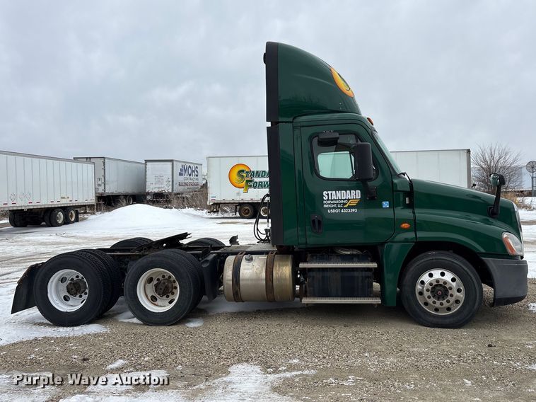 image for item FG1147 2017 Freightliner Cascadia 125 semi truck