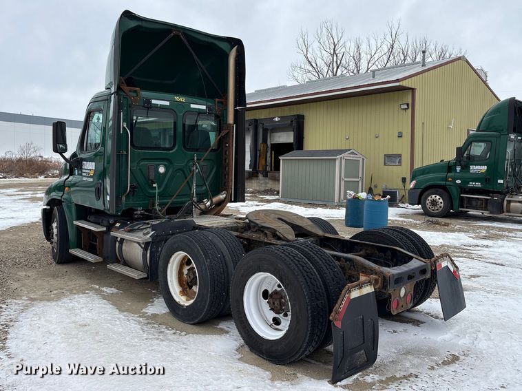 image for item FG1147 2017 Freightliner Cascadia 125 semi truck